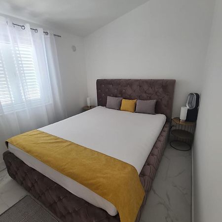 Apartmani Ruzmarin Vir Exterior foto